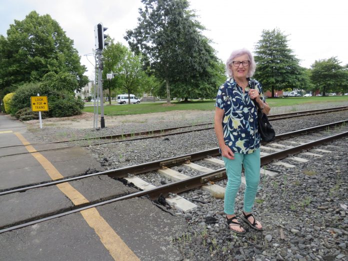 Ash15TrainSouth LalM